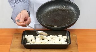 Картофельный суп с чесночными гренками — инструкция по приготовлению, шаг 3