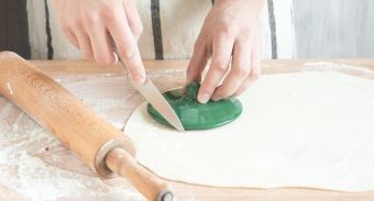 Жульен под крышечкой из теста — инструкция по приготовлению, шаг 6